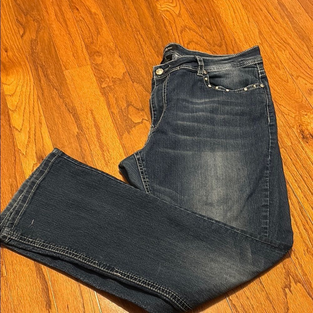 Versatile Suko Jeans with Natural Wear